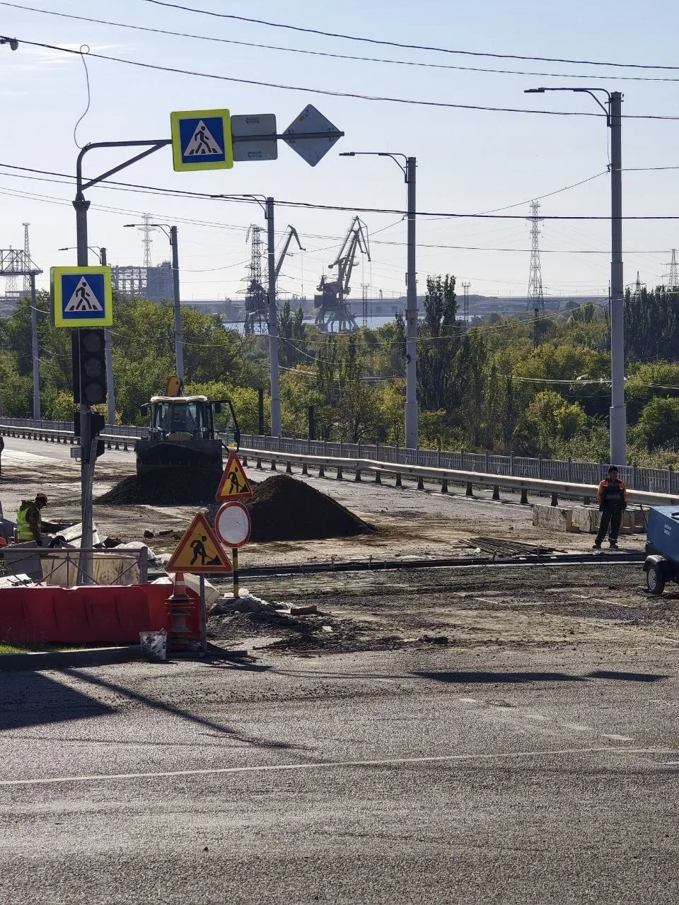 🚧 «Лежачих» убрали, мост чистят от мусора