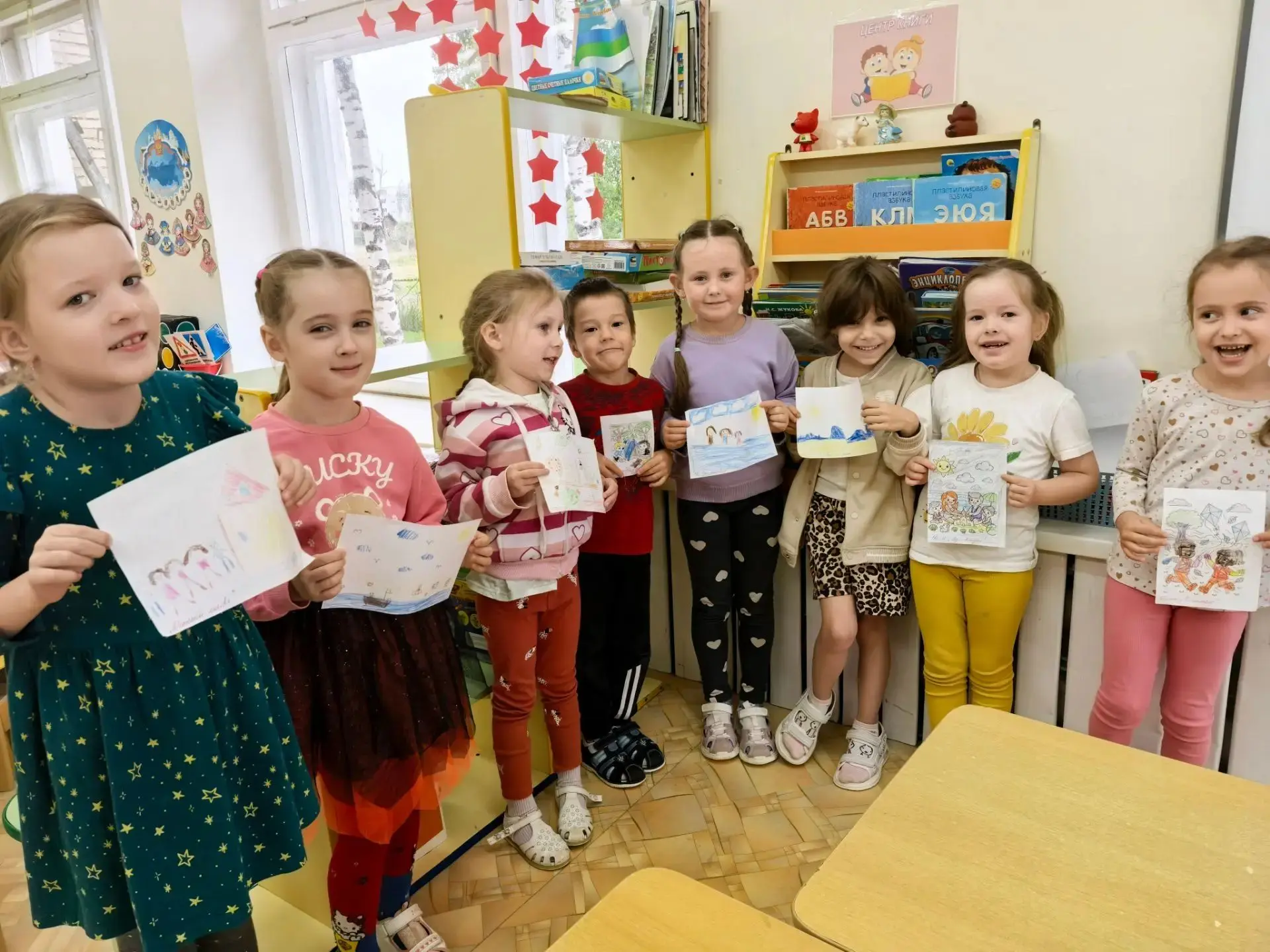 В детском саду прошли мероприятия а какое оно - ЛЕТО! Ребята создавали альбом давали ин...