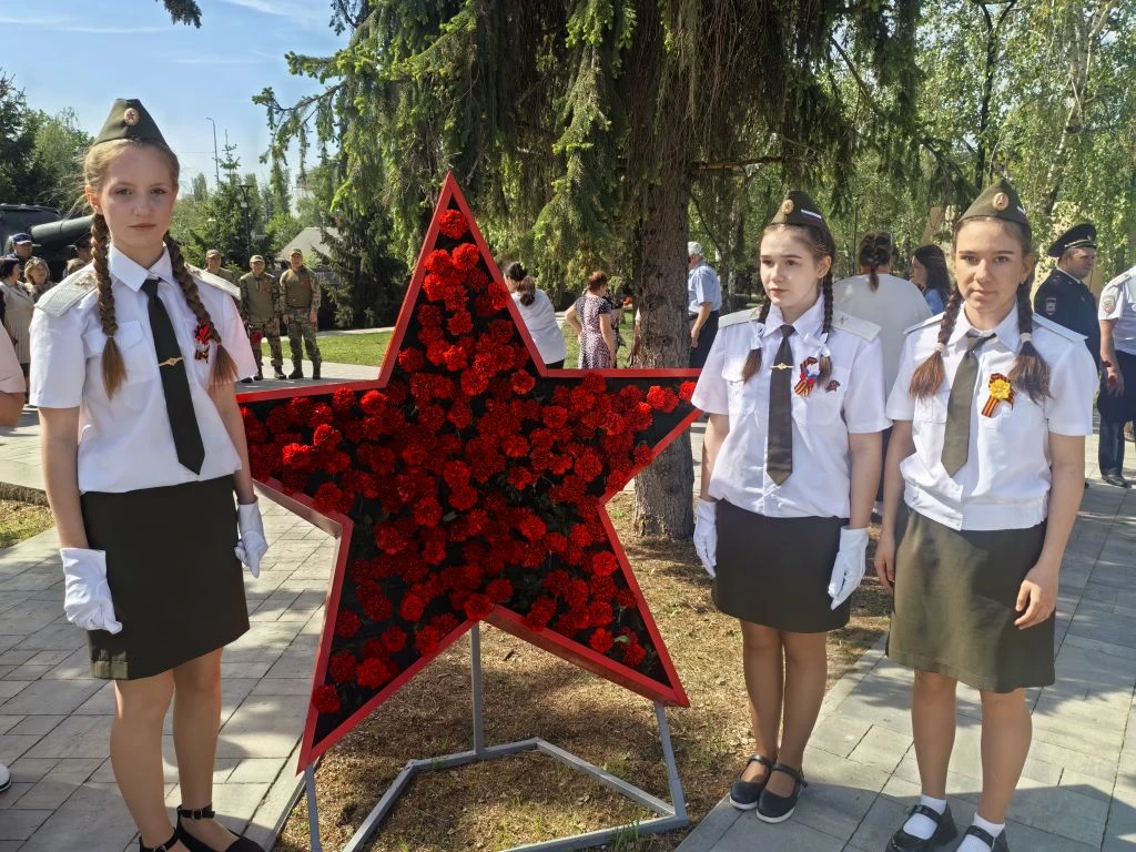 ПАТРИОТИЧЕСКАЯ АКЦИЯ "ЗВЕЗДА ПОБЕДЫ"⭐⭐⭐⭐⭐⭐⭐  9️⃣ мая педагоги и учащиеся нашей школы🏫 приняли участи