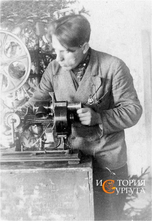 Первая киноустановка для немого кино в селе Угут, Сургутский район, 1937 год