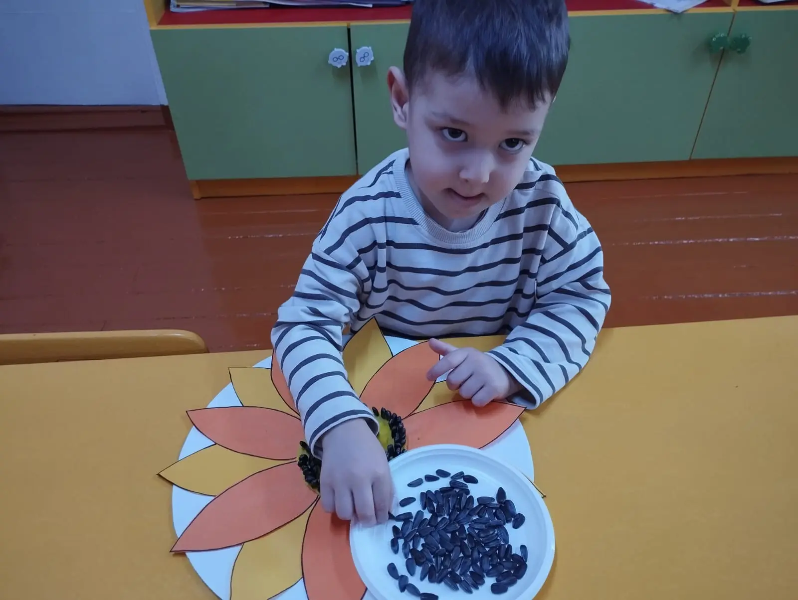 🌻Аппликация с элементами пластилина и природного материала,