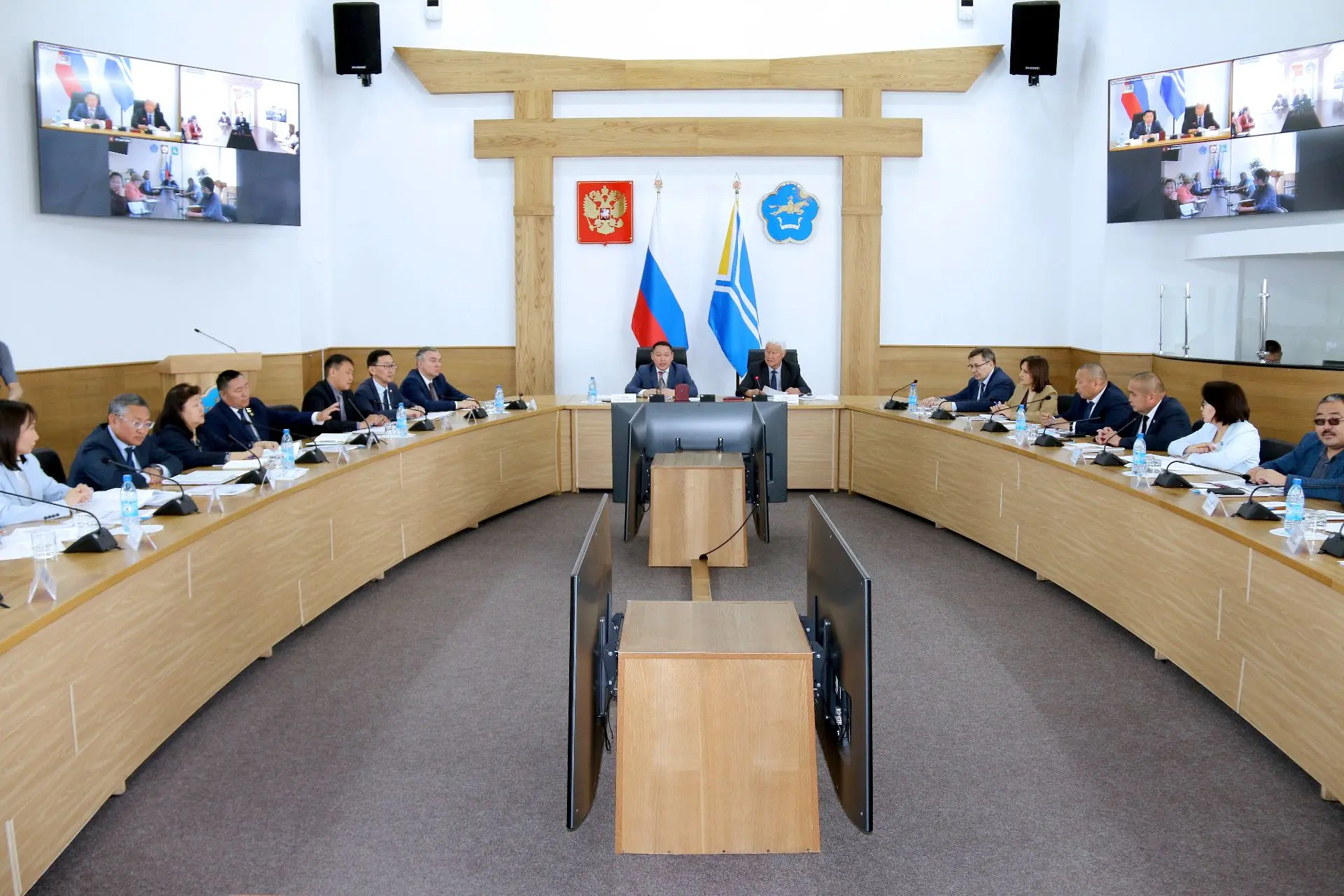 Сегодня в Кызыле состоялись публичные слушания по годовому отчету об исполнении республ...