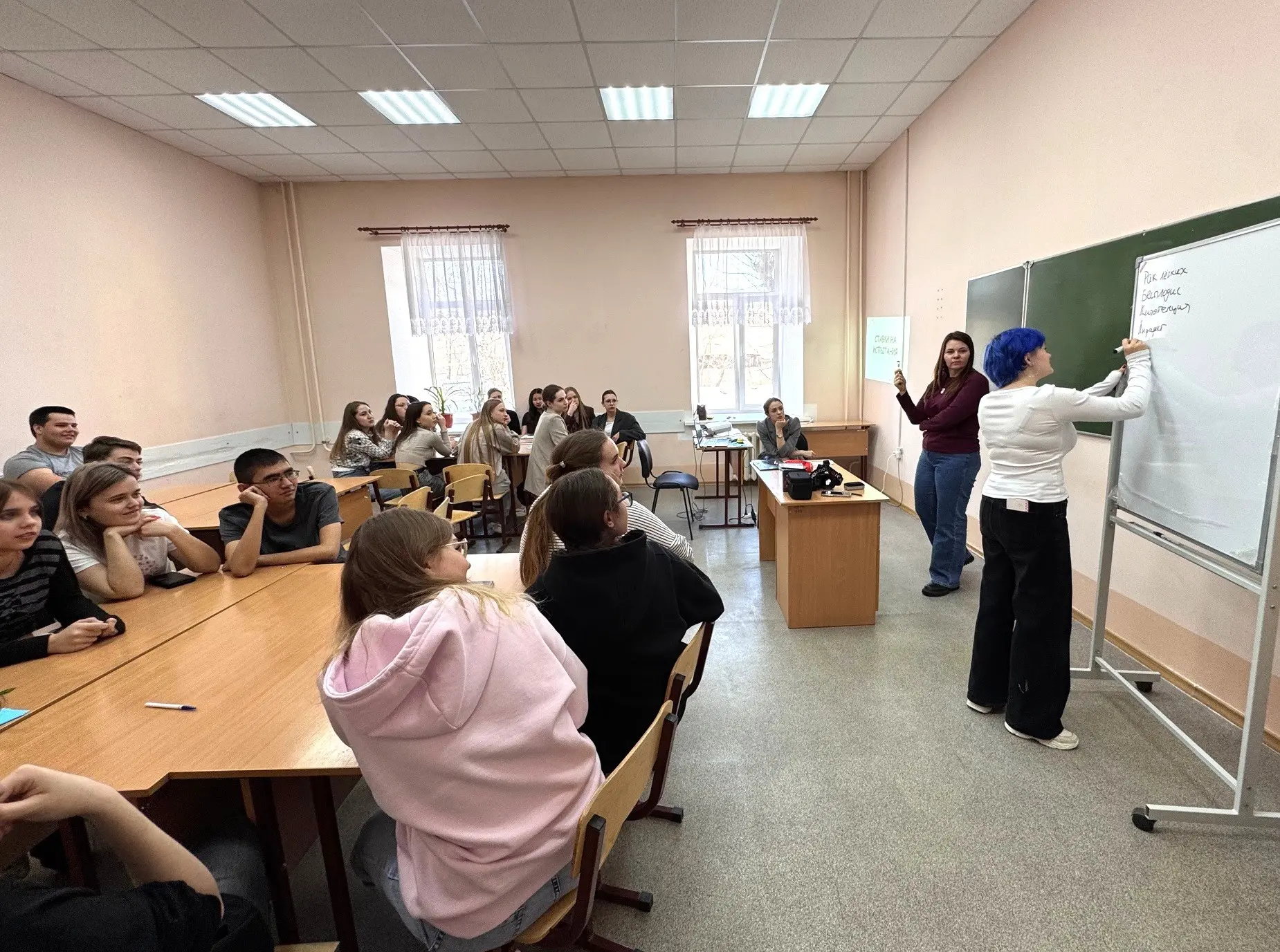Первокурсники тренируются в отстаивании здорового образа жизни   В марте специалисты Оренбургского о