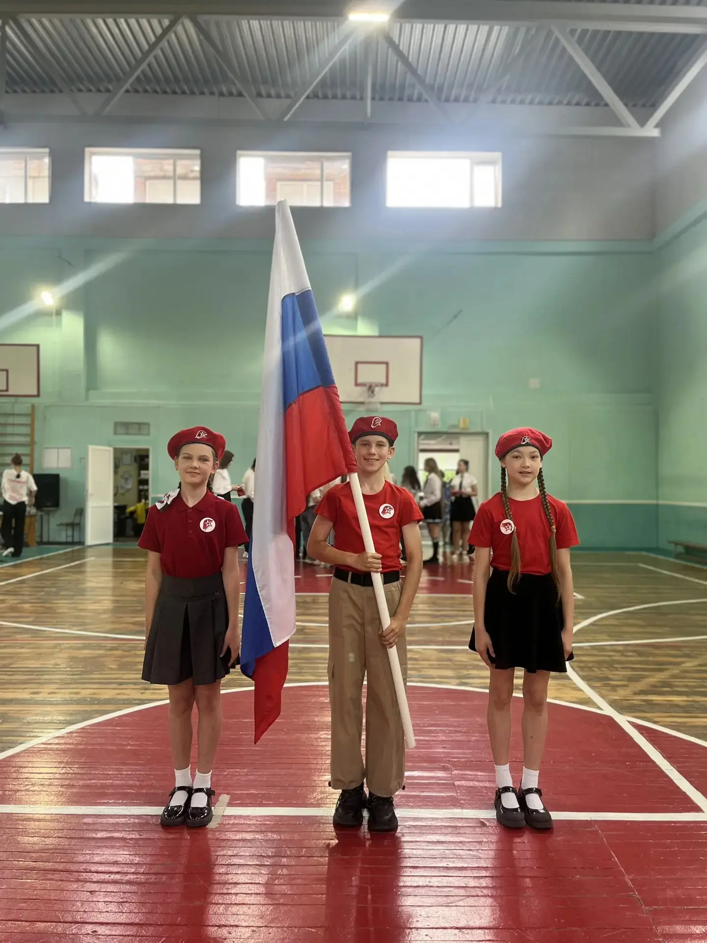 🇷🇺 Мы — граждане России!

      В преддверии Дня России  в МАОУ СОШ №37 прошла  торжественная лине