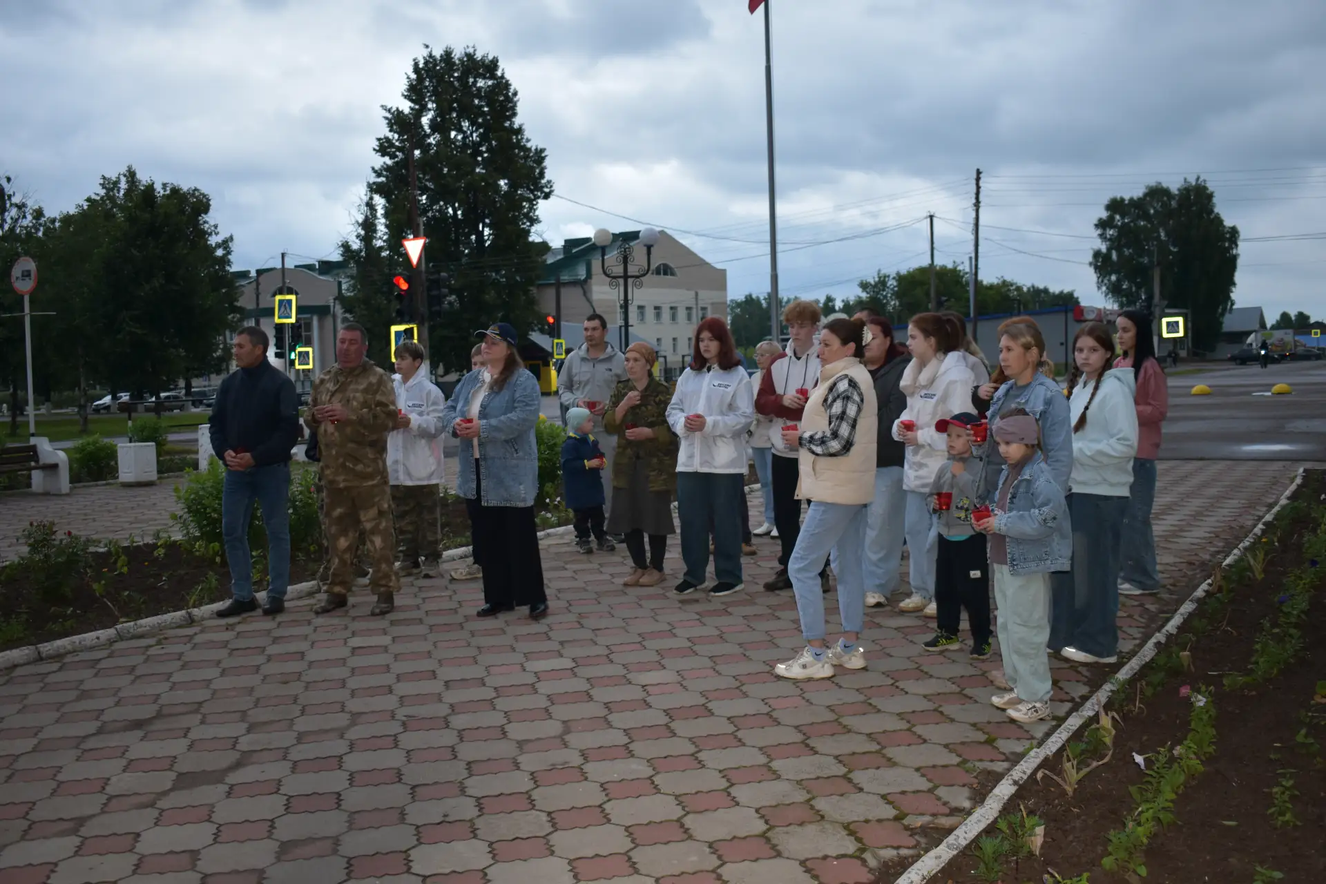 🕯🕯🕯Вечером, 22 июня, культорганизатор ДК «Орион» Людмила Николаевна Воронова провела патриотическ