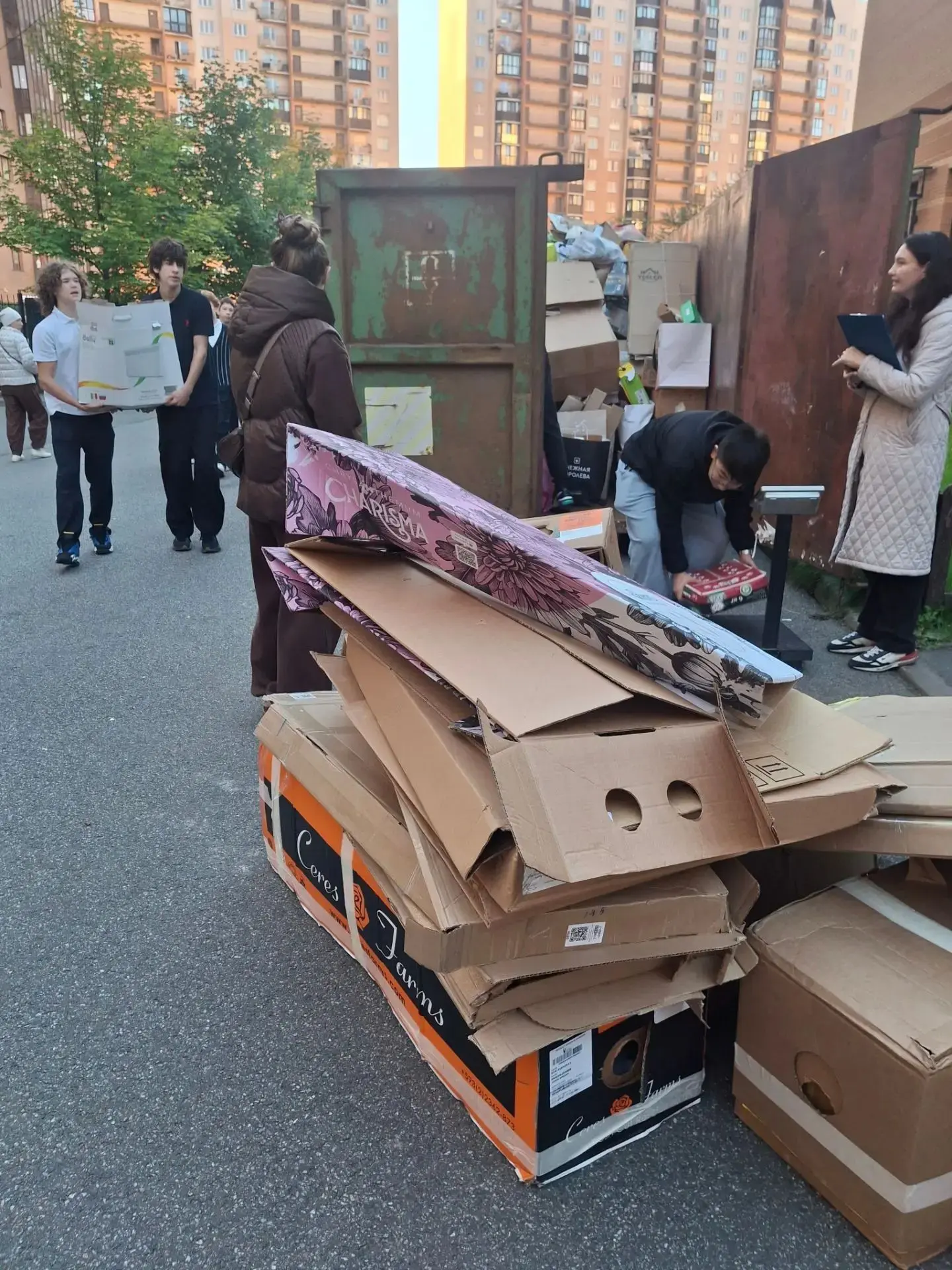 📦 Спасаем планету вместе: сегодня в нашей школе прошёл сбор макулатуры! 🌳