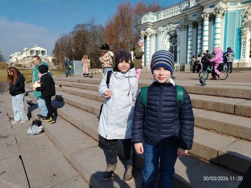 В каникулярное время в гимназии  организованы занятия по программе социальных сертификатов. Одна из 