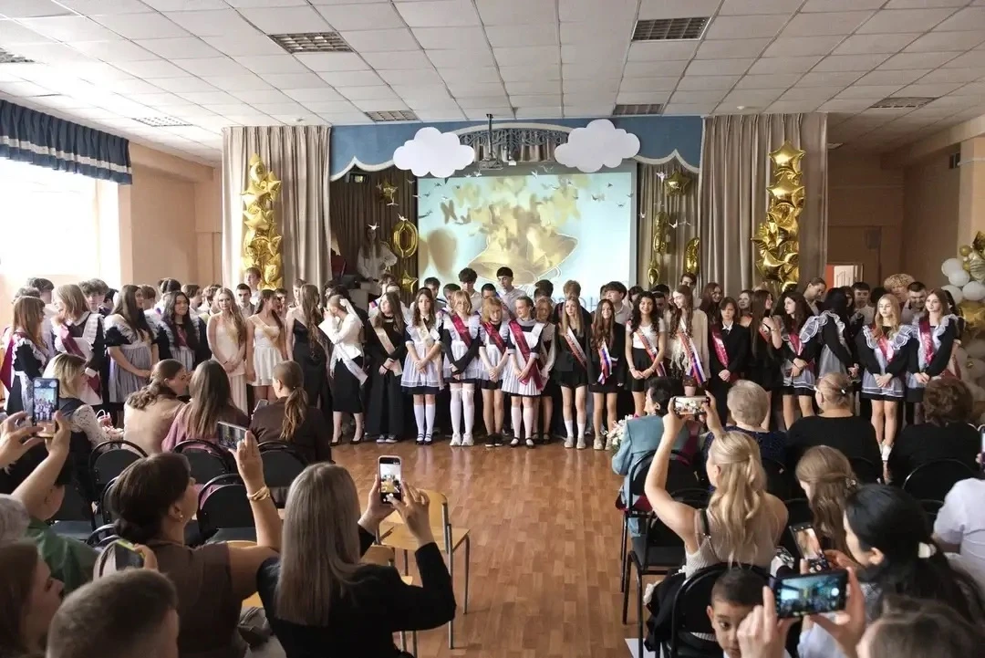🔔 Последний звонок — это всегда немного грустно и очень волнительно… Сегодня мы провожаем наших девя