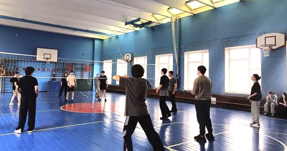 ВМЕСТЕ СО СПОРТОМ 💪 В «Глории» продолжается Неделя здоровья.   👍 Третьеклассники из корпуса #Корнейч