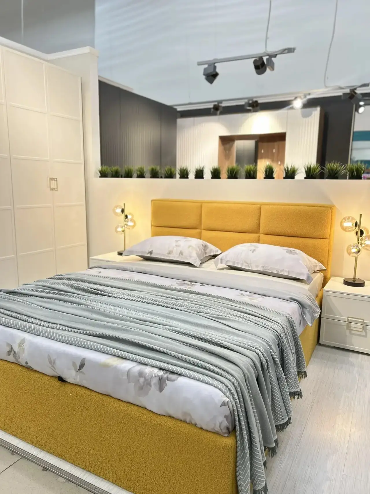 Кровать Стелла в ткани Экомех Barni curcuma продается с выставки