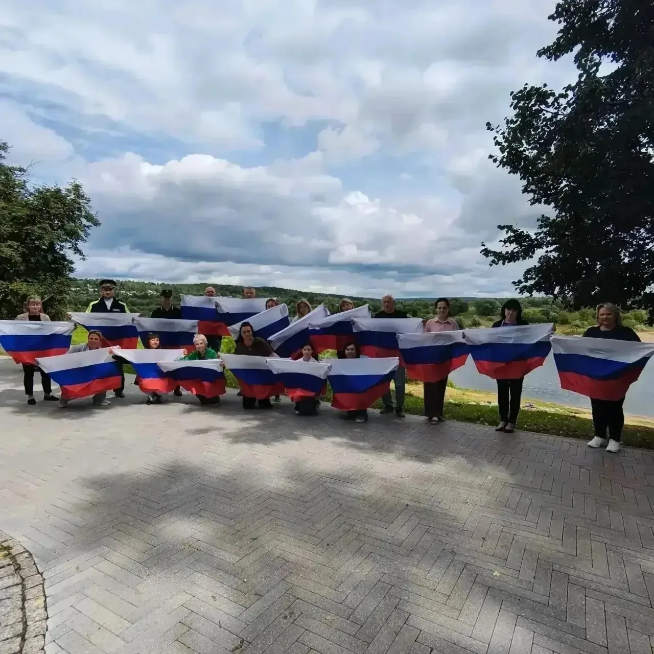 🇷🇺 Сотрудники полиции приняли участие в патриотических мероприятиях в преддверии Дня ...
