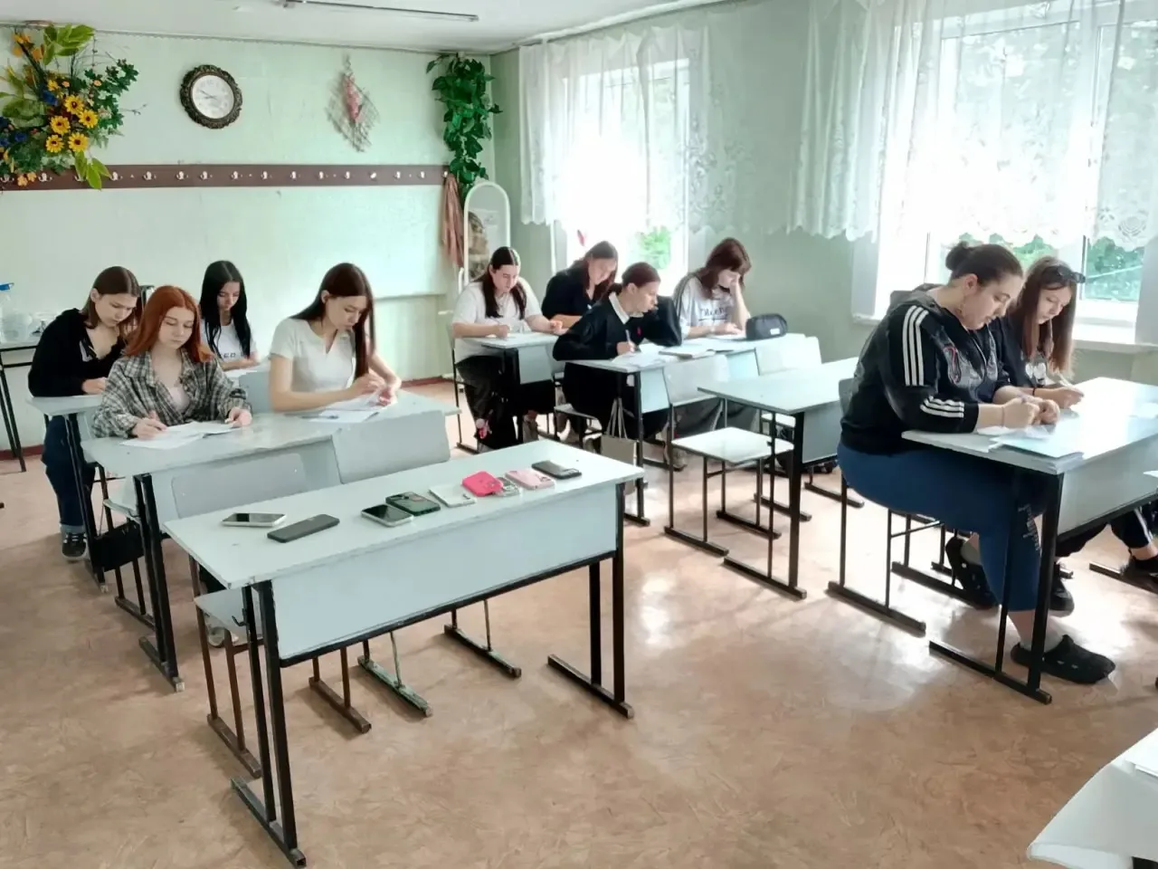 Началась горячая  пора подведение итогов учебного года  - студенты нашего техникума сда...