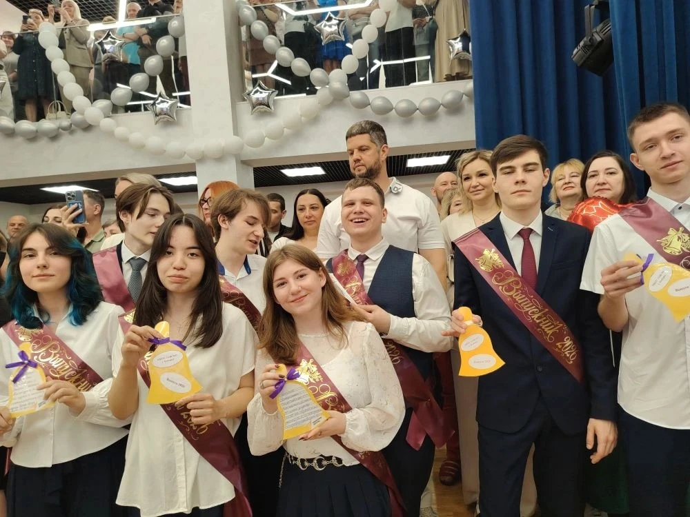 🇷🇺⭐🇷🇺Сегодня, 26 мая 2026 года, в нашей школе прозвенел особенный звон — последний ...