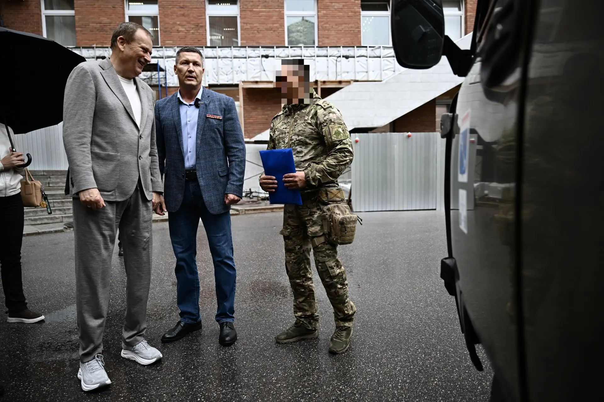 В июне бойцы штурмовой роты отряда «Шторм» передали мне свой боевой флаг. Тогда же кома...