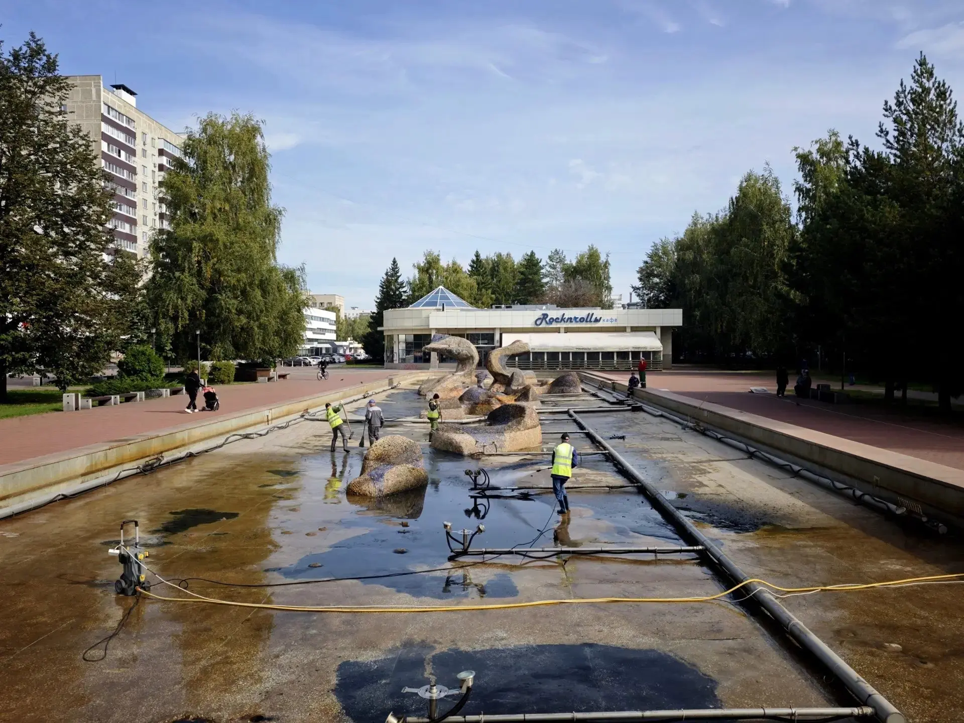 🍂 Осенняя перезагрузка началась в парках и на дорогах: фонтаны консервируют, а газон к...