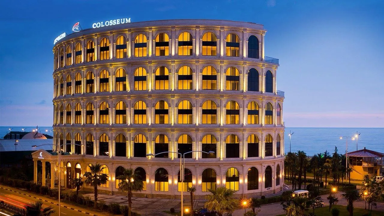 Посмотрите какой красавчик-отель в Батуми😍

🌿Colosseum Marina Hotel 5*
 📍Грузия

Расположен у мор