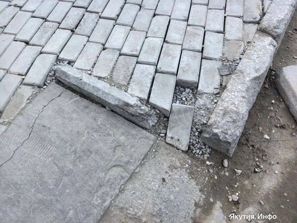 🚫 Плитка трескается и разваливается спустя полгода после ремонта на площади  Орджоникидзе  Новая пли