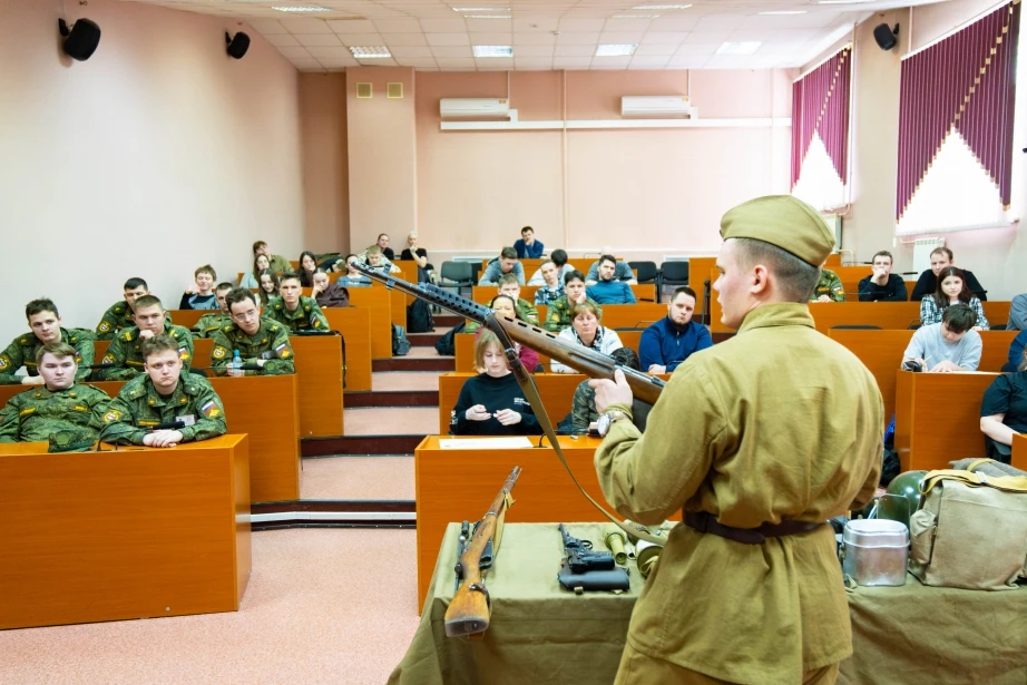 🇷🇺  Оружие Дальневосточной Победы: более 3 тыс. молодых людей присоединились к просветительскому п