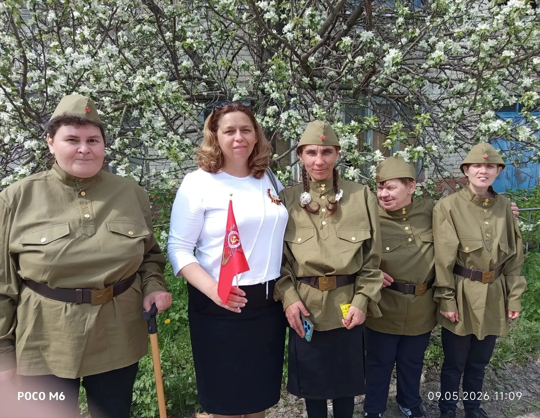 Получатели социальных услуг и сотрудники ГАУ СО " Черкасского дома-интерната " приняли ...