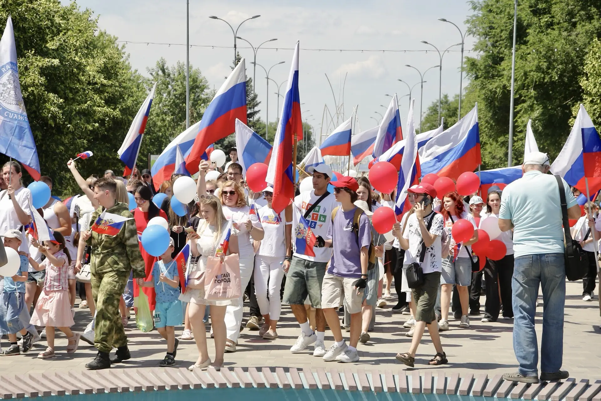 Единство, сила и любовь к Родине: как Волжский отметил День России! 🇷🇺 

Празднование Дня России в