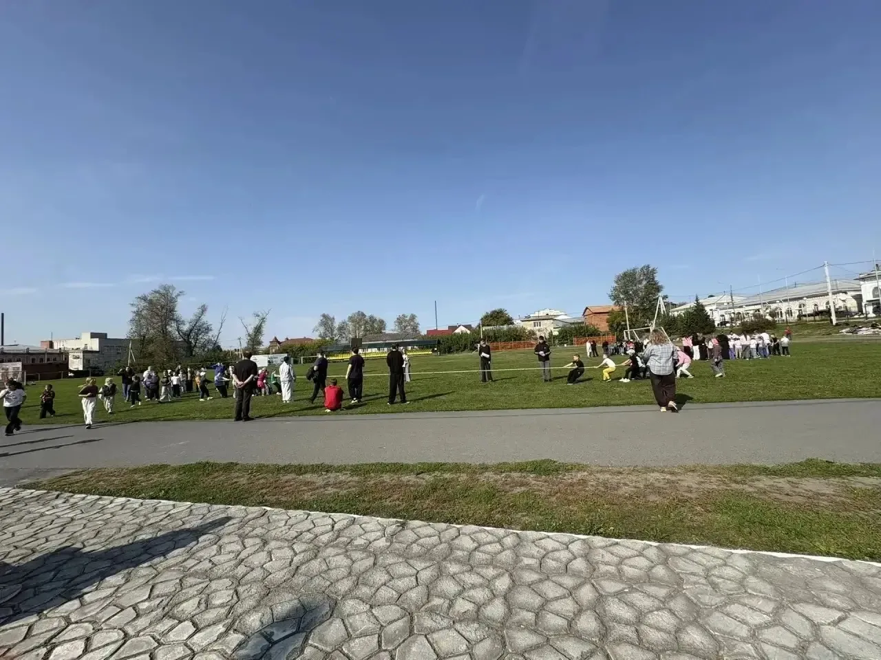 Зарядились позитивом на все 100%! 🚀   4 сентября в нашей начальной школе гремел традиц...