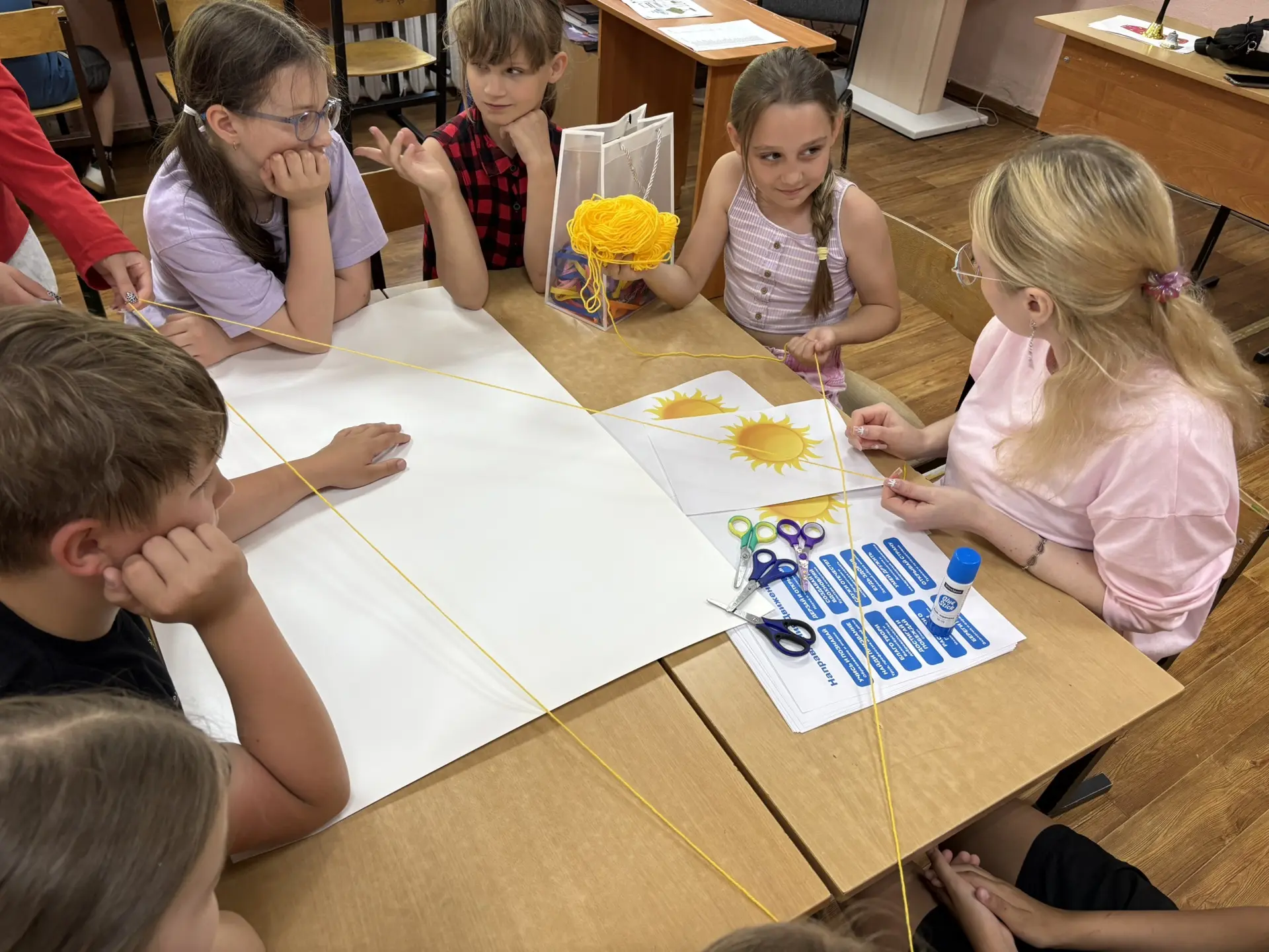 ☀️🎨Сегодня в 5 отряде школьного лагеря прошло необычное событие - «Касание Орлят».

🫟На самом деле