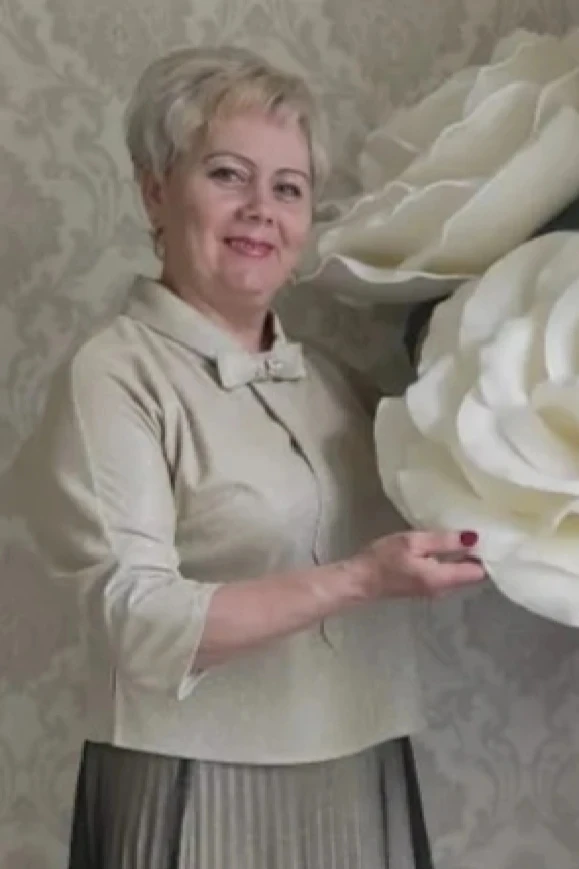 Сегодня, 25 мая, поздравляем с 65-летием  заведующую муниципальным дошкольным  бюджетным  образовате