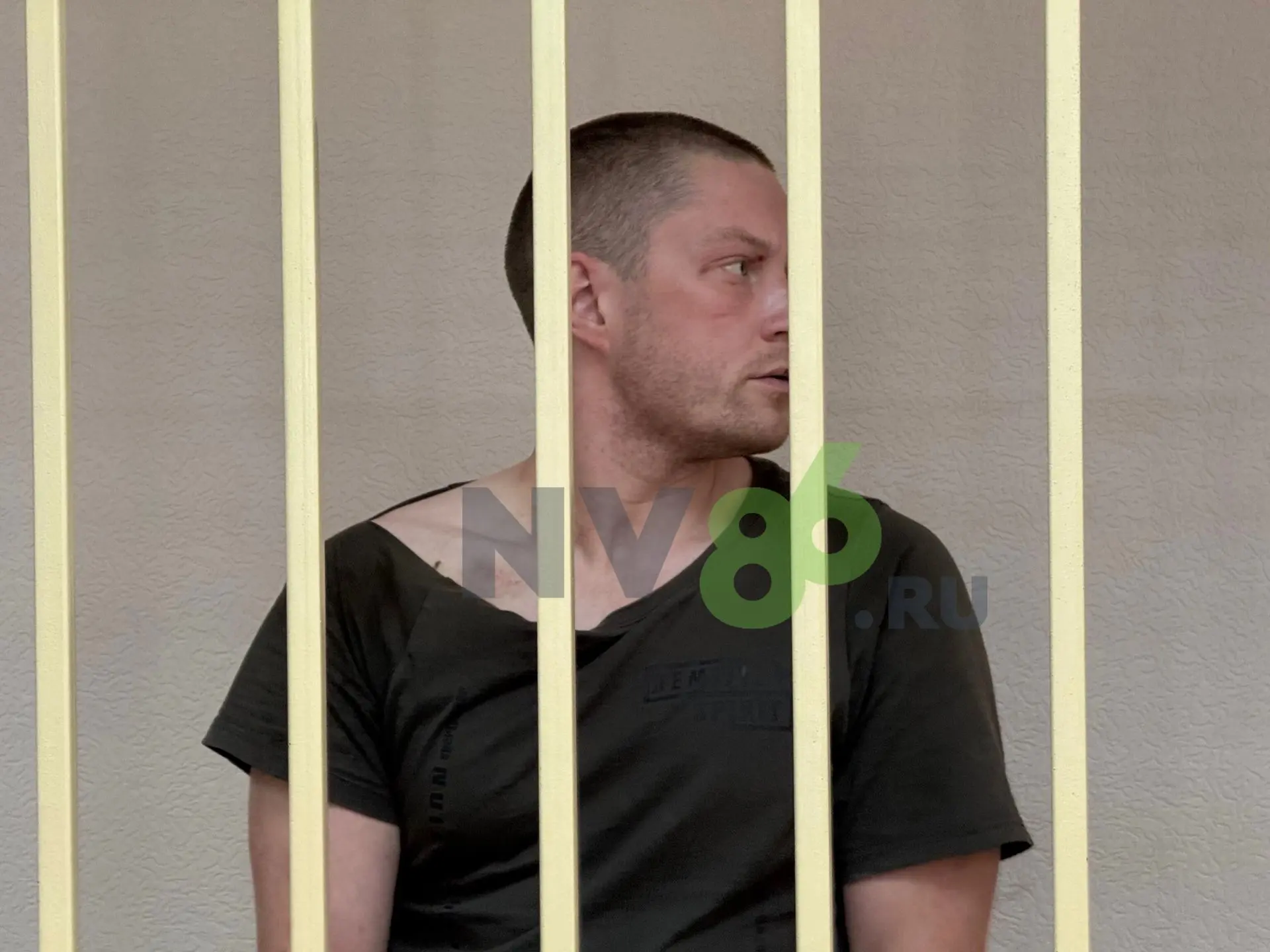 Это водитель, по вине которого погиб молодой парень в страшной аварии на Ленина.

Прямо сейчас суд р