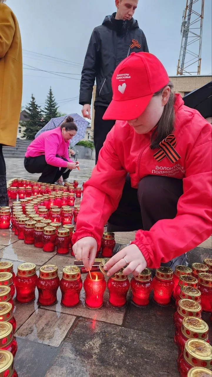 В Домодедово зажгли «Лучи Победы»  На главной площади города вчера прошла всероссийская акция — из п