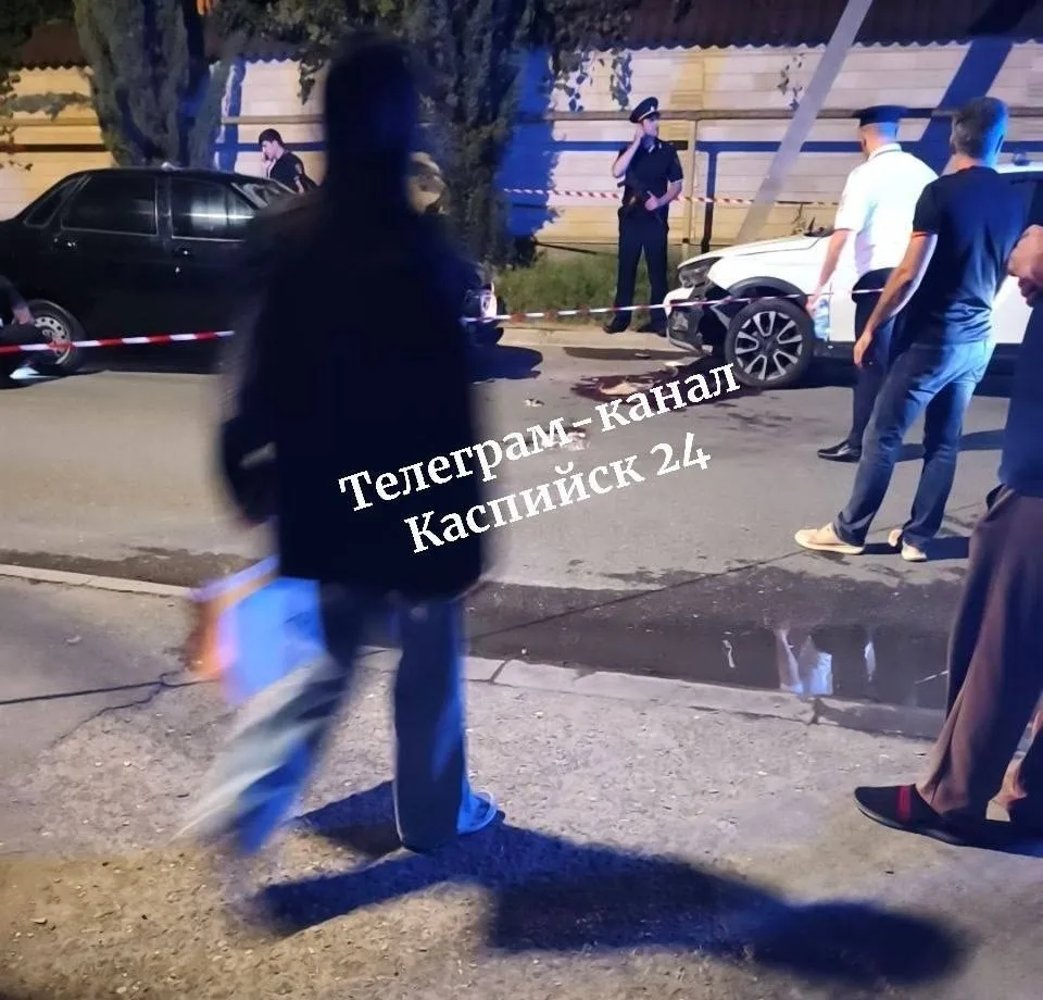 Пару часов назад в Каспийске на улице Гамзатова, возле белой мечети, молодой водитель ч...