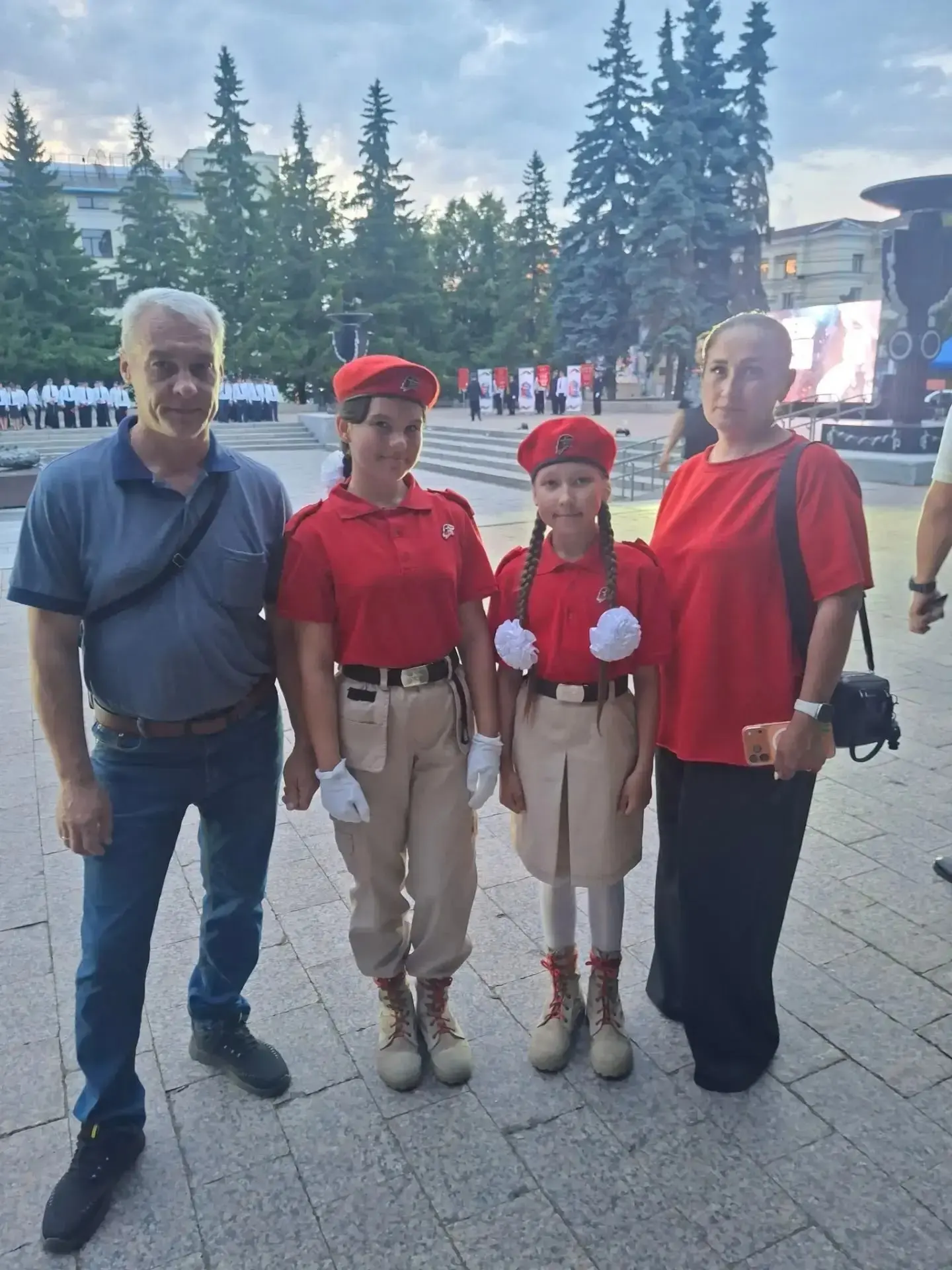 В преддверии Дня памяти и скорби, 22 июня, юнармейцы 155 школы г. Челябинска приняли участие во Всер