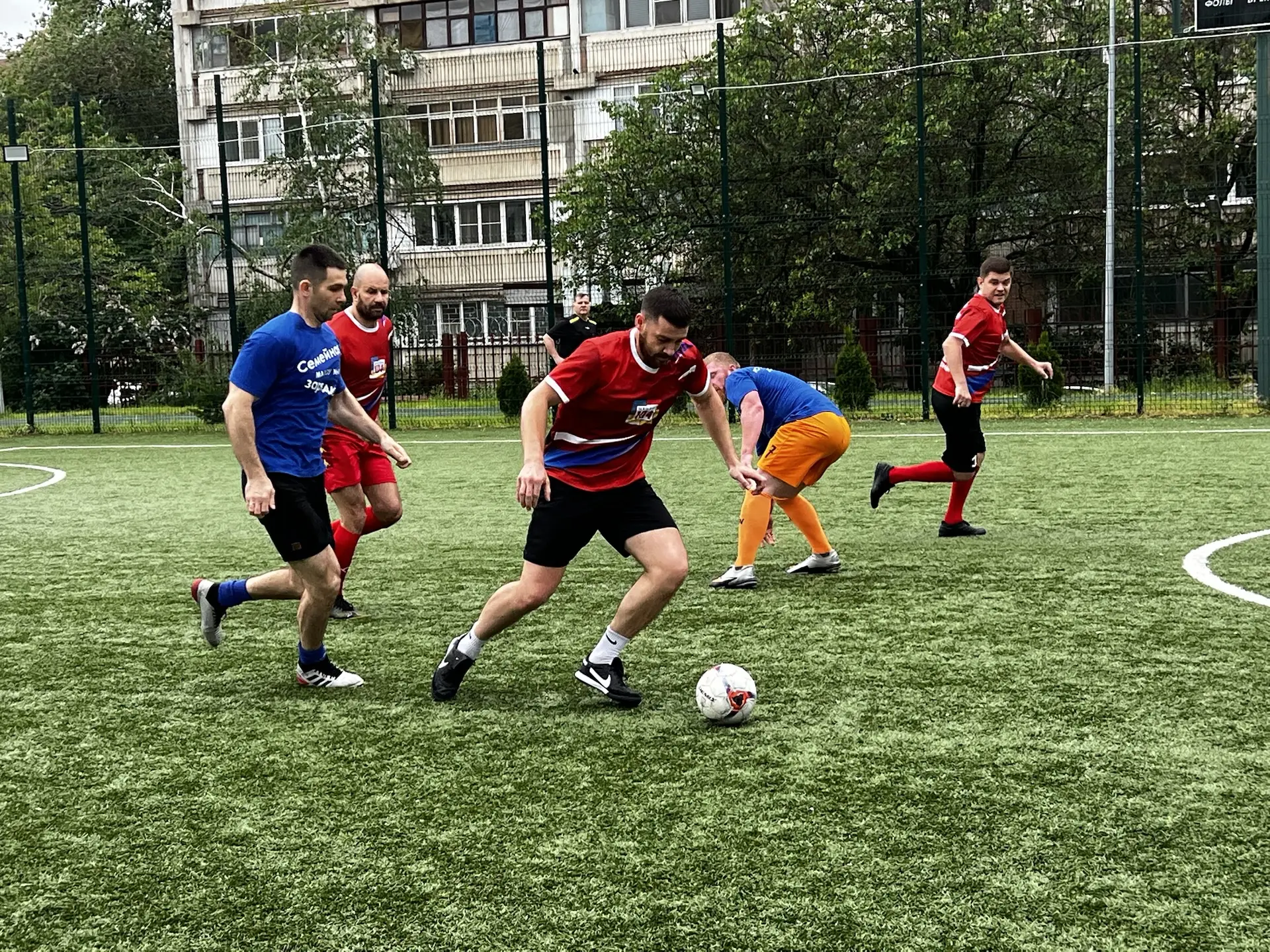 ⚽️ «Турнир отцов» — игра была жаркой! 🔥  Сегодня наши папы доказали, что спортивный дух жив и в зрел