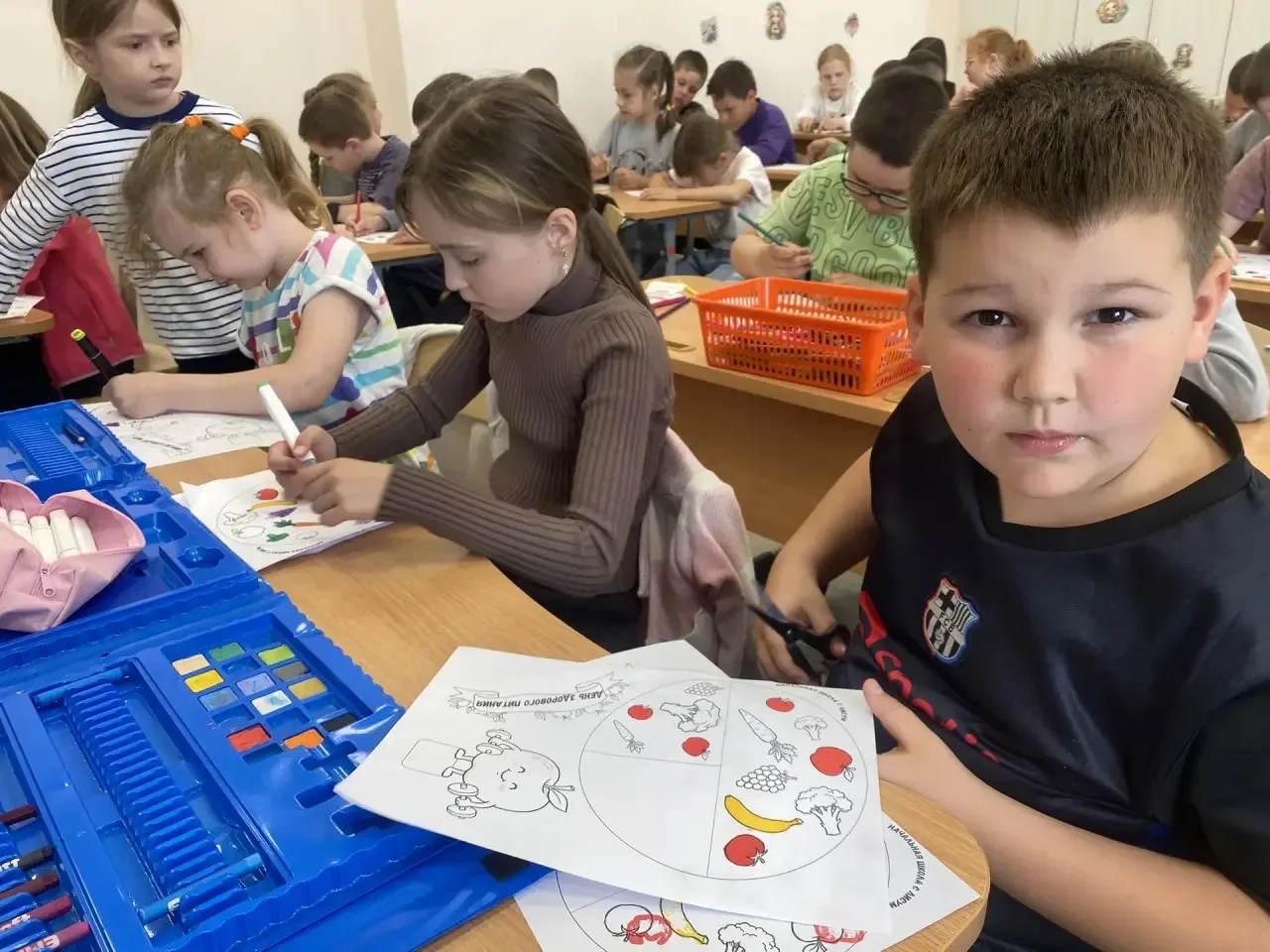 🌟 4-Й ДЕНЬ В ЛАГЕРЕ «ОСТРОВ ГЕРОЕВ» 🌟

Сегодняшний день был посвящён здоровому питанию! 🍎🥦 Вмест