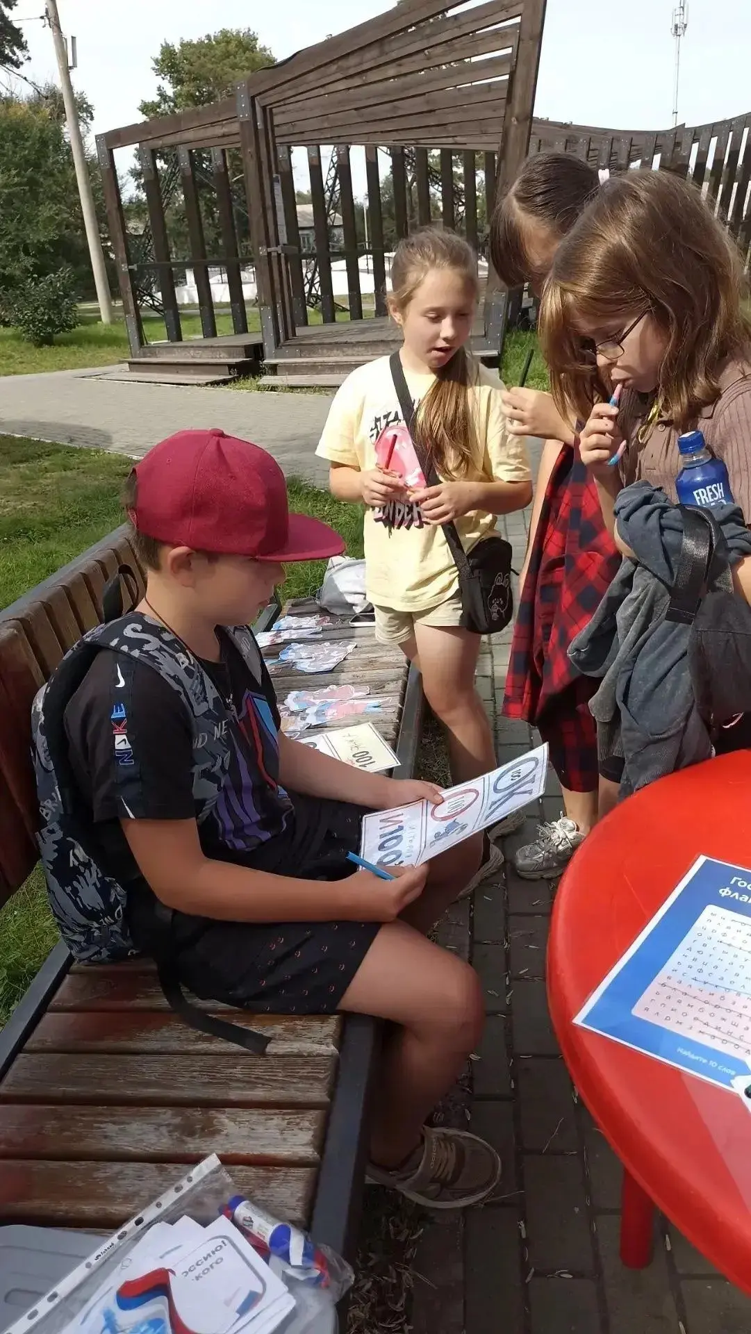 Белый – облако большое,