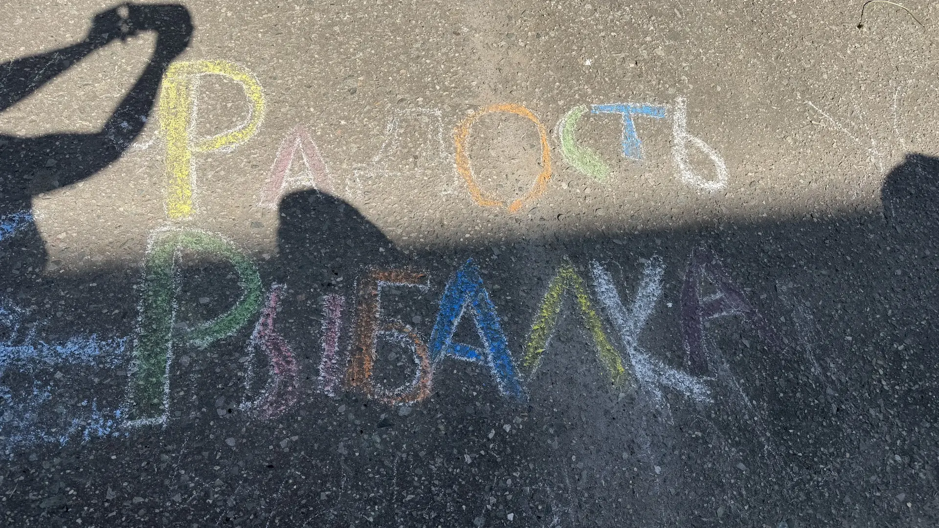 🌞Летние краски и волшебство буквиц: АРТ-мастерская в нашей школе!  📜В преддверии Дня славянской пись