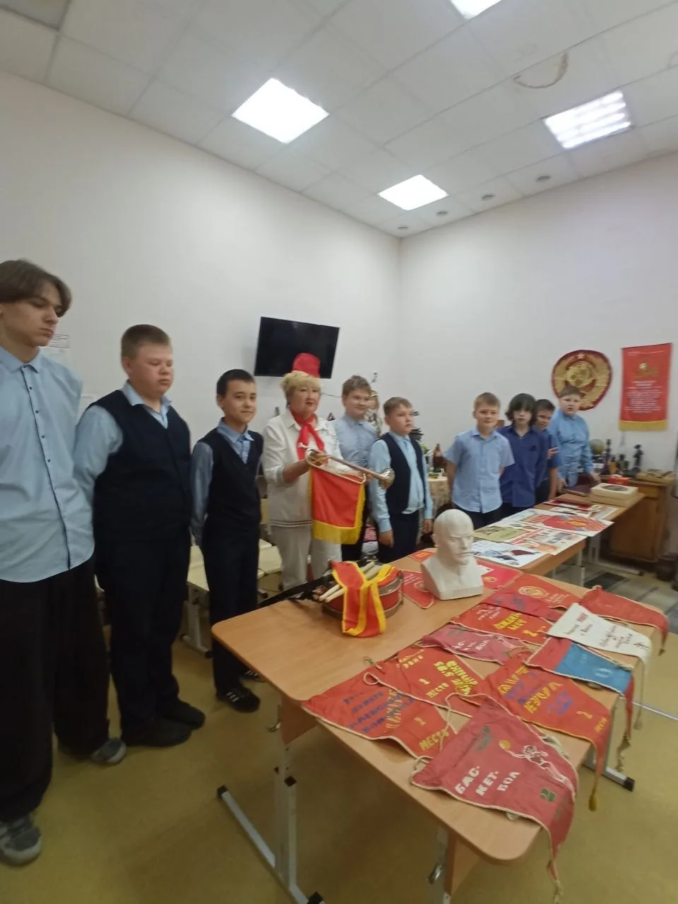 В рамках Дня пионерии в нашем школьном музее прошла тематическая экскурсия для учащихся...