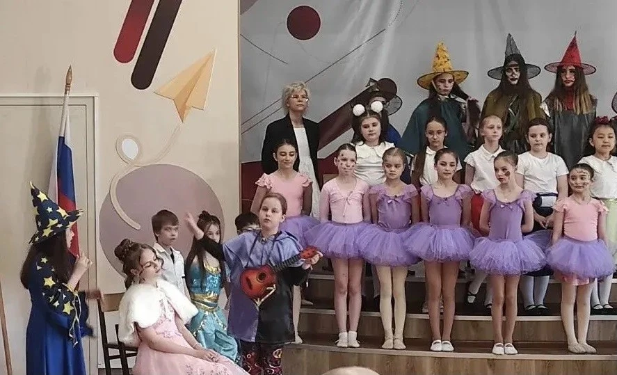 🎭 Отчётный концерт хора «Три Ключа» — мюзикл «Маленькая Баба-Яга»  В последние дни уходящего учебног