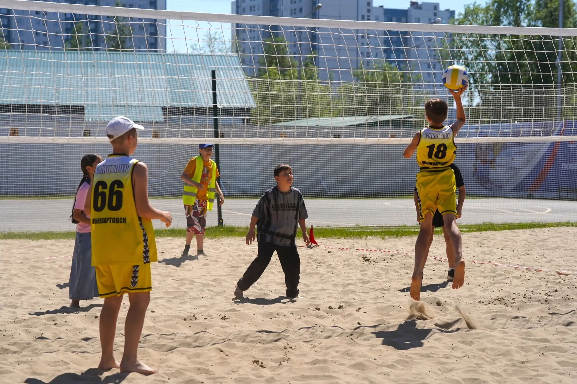☀ «Самотлорские спортивные игры — 2026» в самом разгаре! 

💫Юные спортсмены из лагерей дневного пре