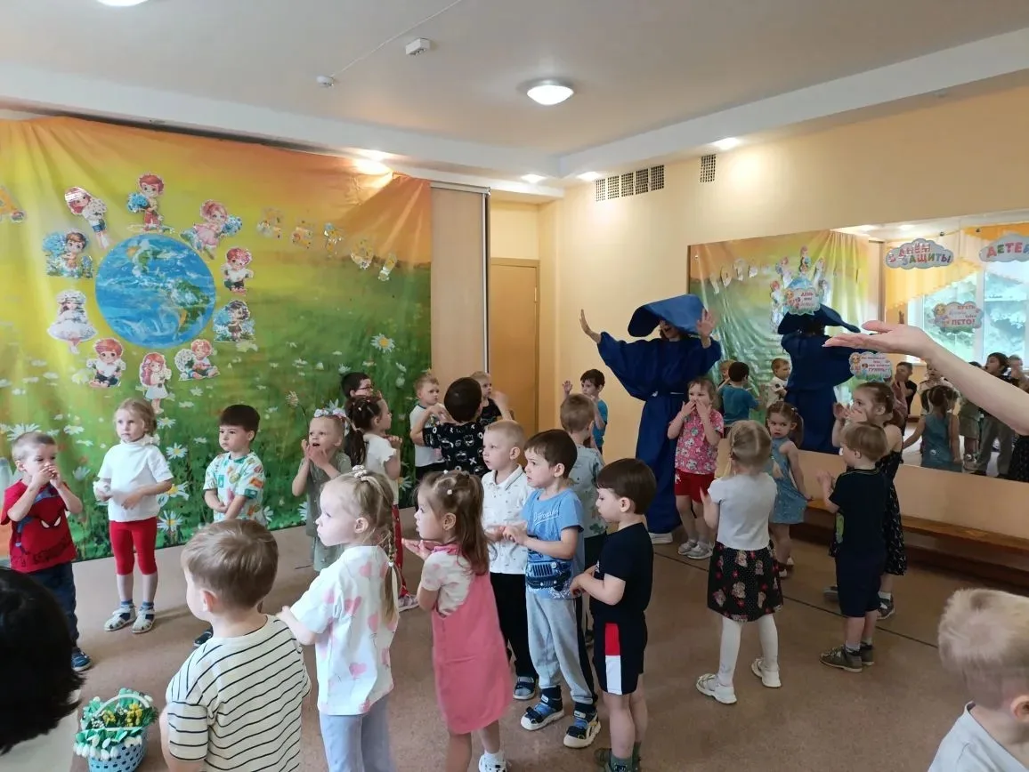 В День защиты детей начинается лето☀️
Пусть теплом и добром будет детство согрето!
Будет много в нем