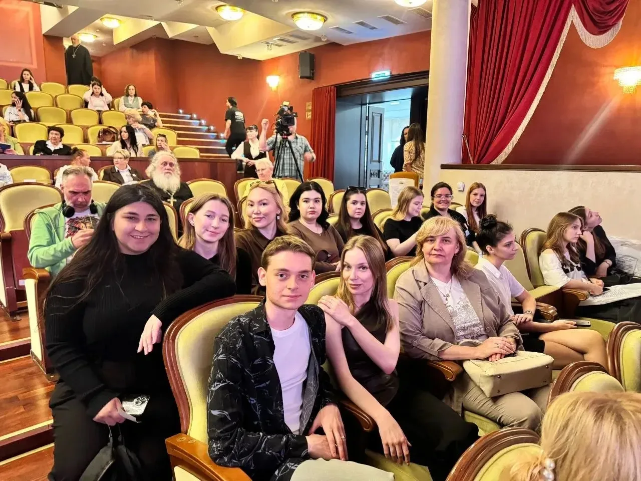#НаукаТГИК #КонференцияТГИК 🇷🇺 Большая делегация студентов нашего института во главе с ректором И.Н.