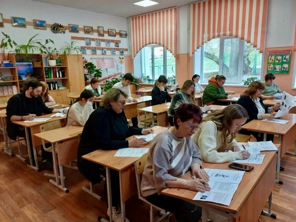 🇷🇺 Диктант Победы-2026  В образовательных учреждениях Кировского района уже в восьмой раз прошла Меж