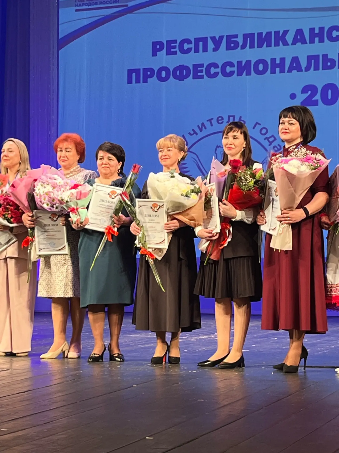 Поздравляем Аклину Наталью Васильевну, учителя английского языка - лауреата регионального этапа Всер