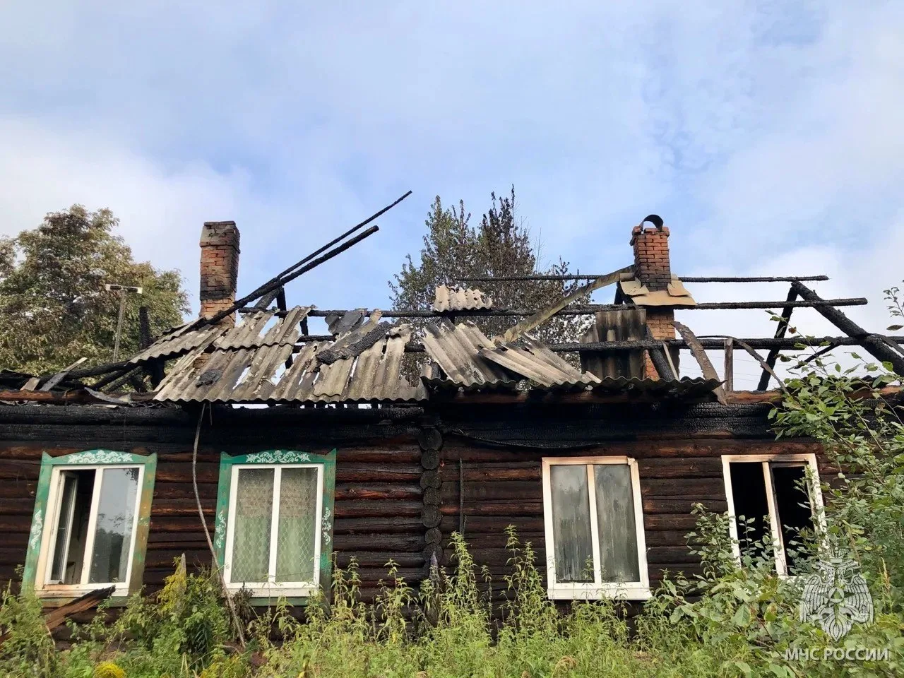 Женщина и ее 54-летний сын пострадали в пожаре в деревне Озерки. Вчера рано утро мужчин...