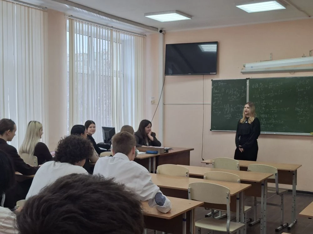 28 января выпускница прошлого учебного года, серебряная медалистка Серебрякова Олеся выступила перед