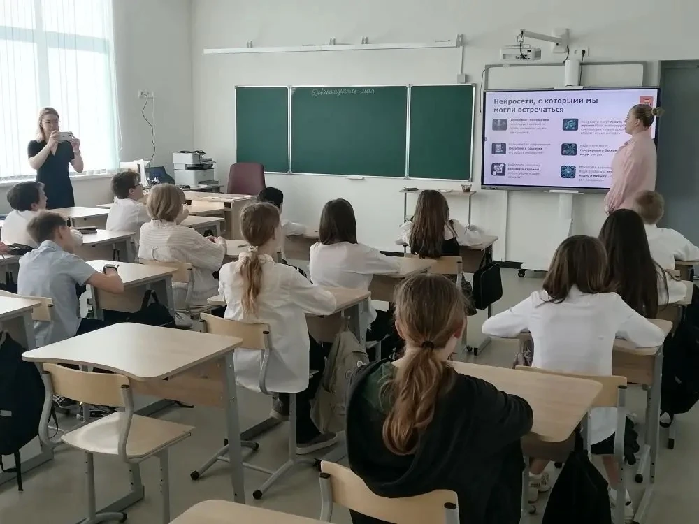 📢 В школах Подмосковья стартует «Киберурок» – новый курс цифровой грамотности  С 1 сентября 2026 год