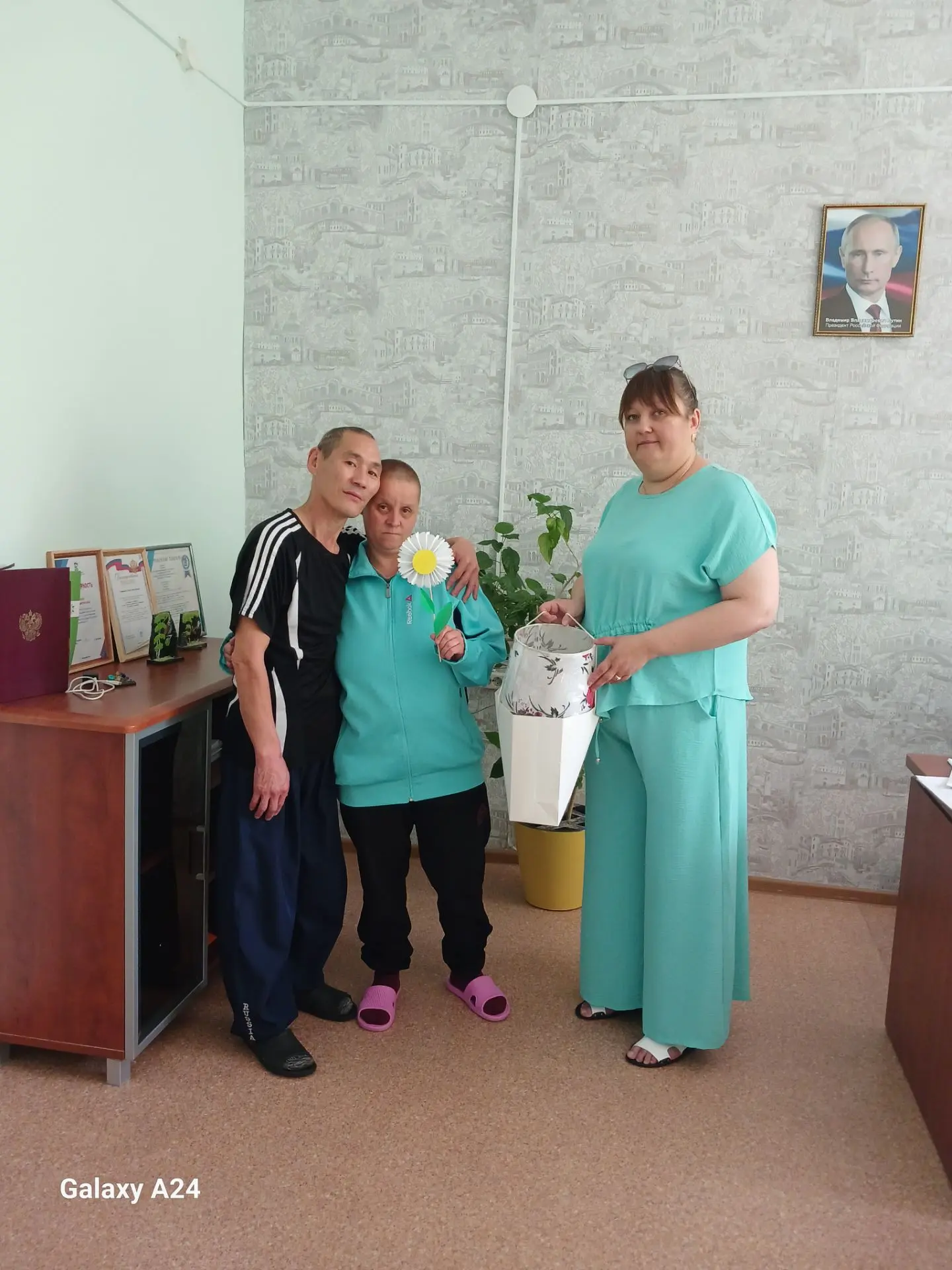 В предверии праздника Дня Семьи Любви и Верности, директор  ГБУ РС (Я)  Непомнящих Т.В поздравила по