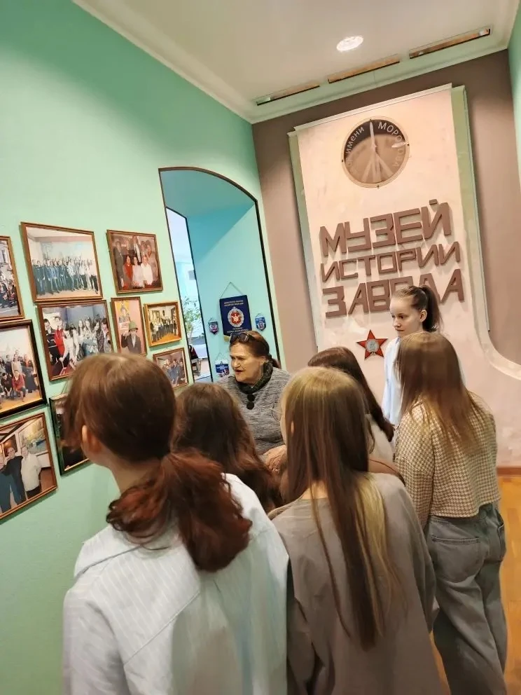 🔥 Ударное завершение учебной недели!  Знаете, что лучше любого урока? Живое общение с производством!