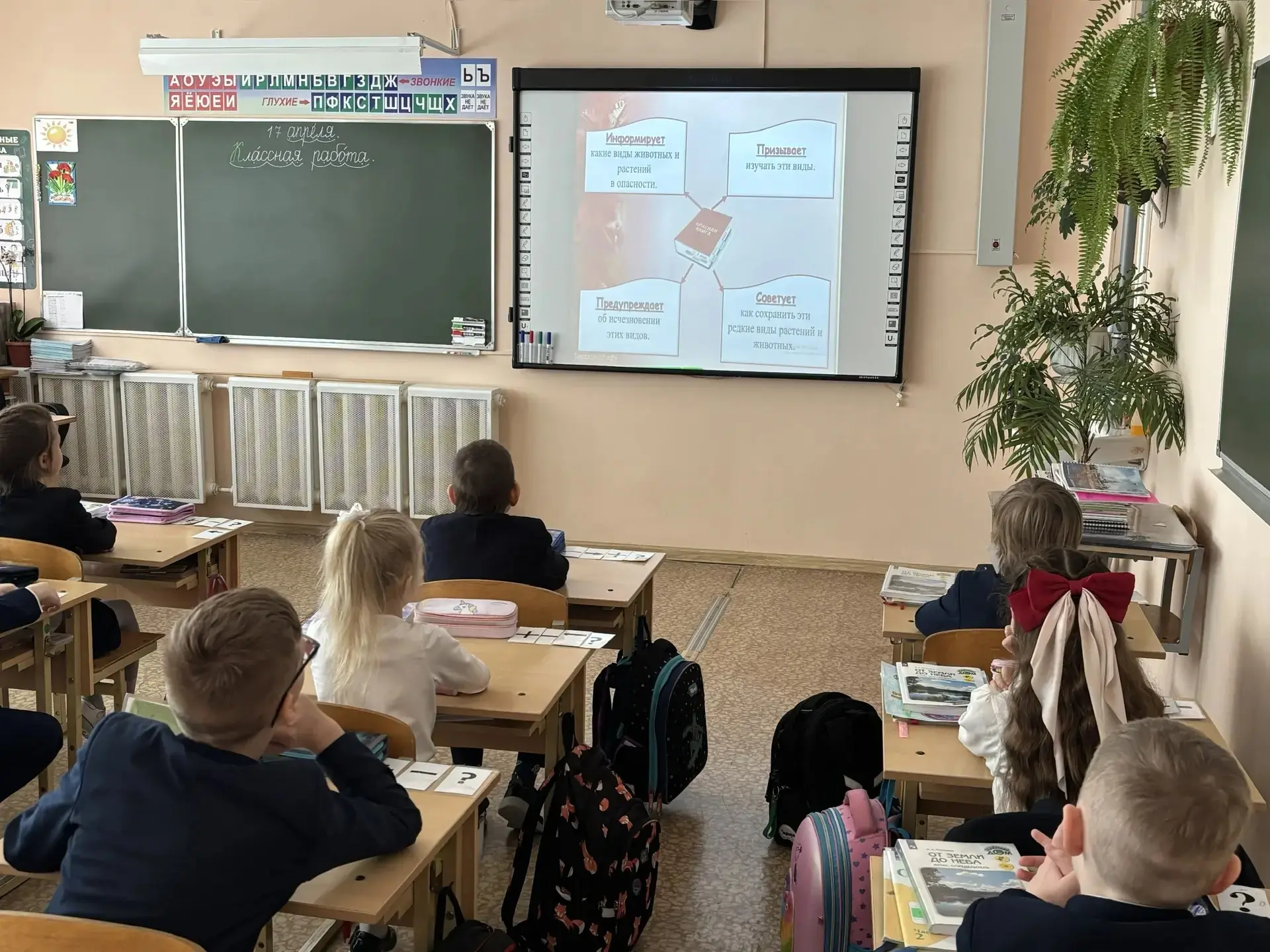 Один трек завершаем, другой начинаем! Экология и история идут рядом 🌍📜  В нашей орлятской семье снов