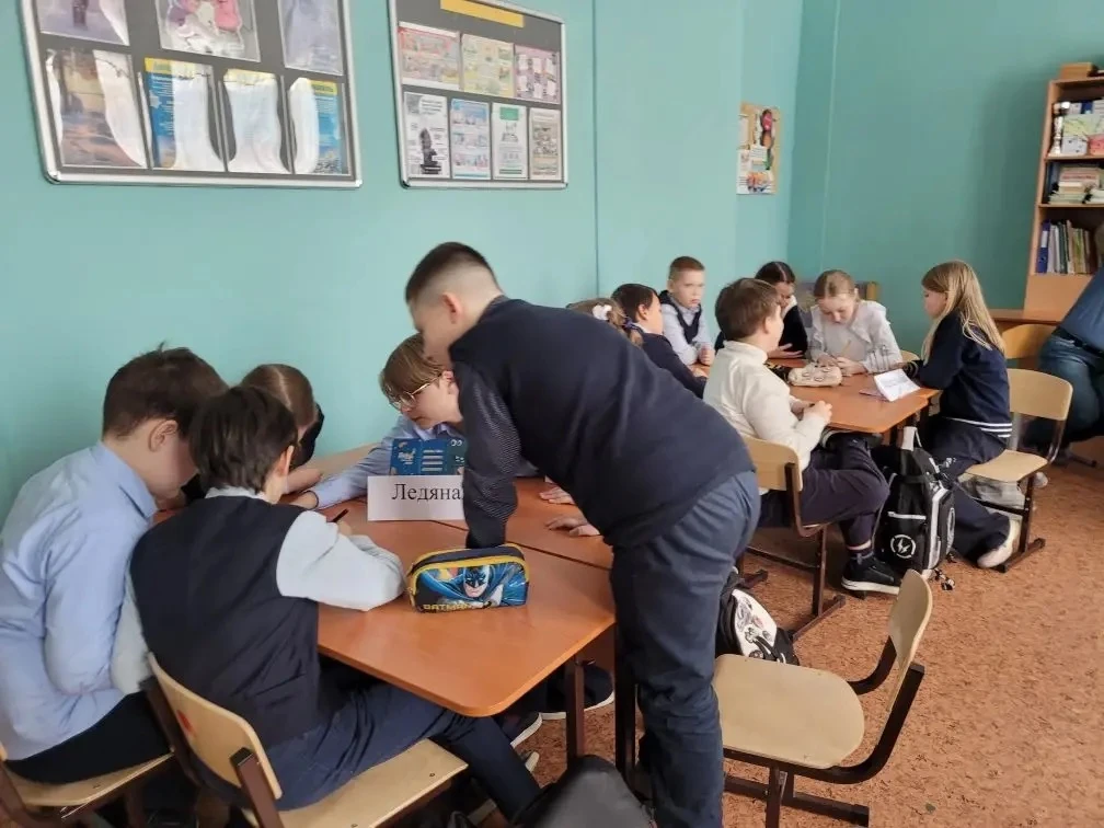 «Зимние сказки» в 4б  26 февраля в 4б классе прошла защита проекта "Зимние сказки". В течение месяца