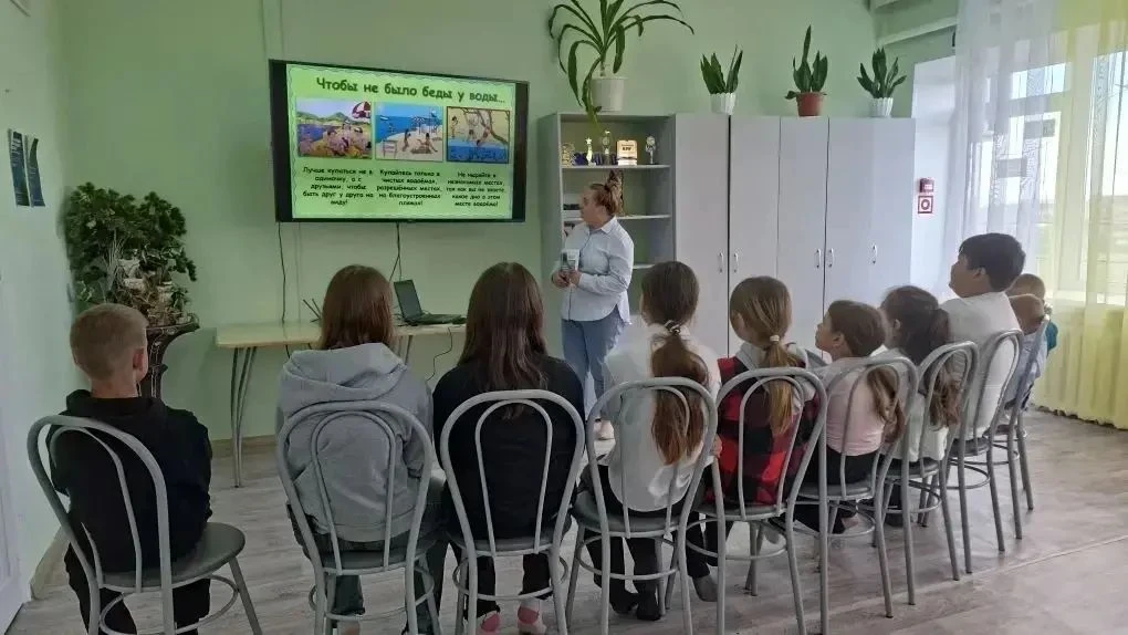 яже в головном уборе, не купаться в период с полудня до 16 часов вечера.